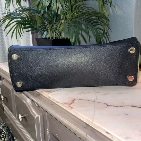 Michael Kors Teagan Black Large Tote - Picture 5 of 10